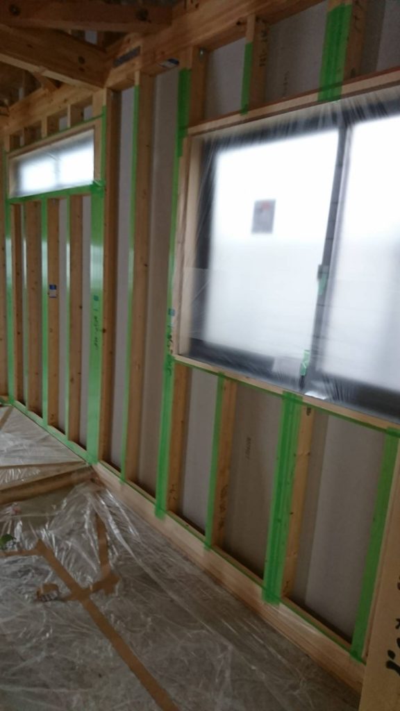 ウレタン断熱_吹付前養生